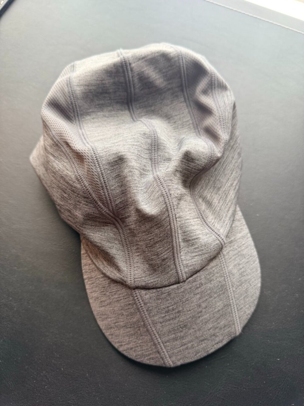Athleta Seamless Knit Run Cap Gray Heather One Size Stretch Fit Running Hat
